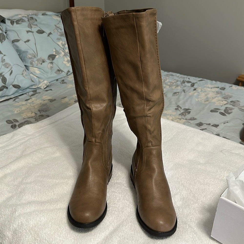 Women’s khaki boots